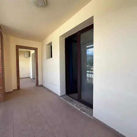 Marina View فلورا